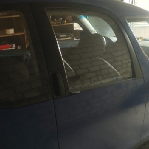 Легковой автомобиль седан SKODA ROOMSTER